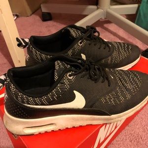 NIKE AIR MAX THEA👟